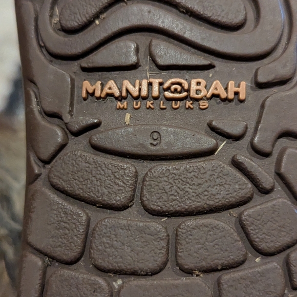 Manitobah Mukluks Waterproof Snowy Owlet, Size 9 - Picture 4 of 11